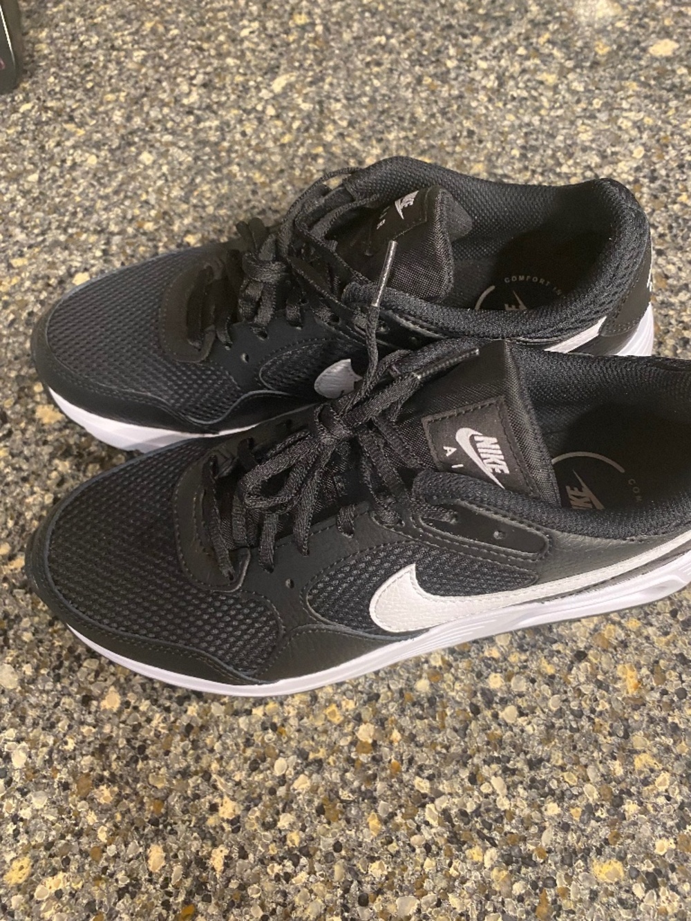 NEW Nike running sneaker